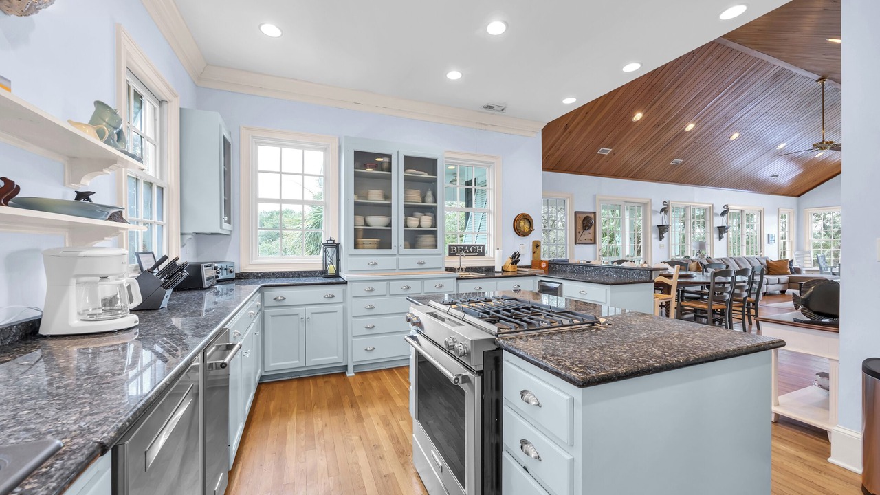 Photo of Kitchen in Debordieu Colony
