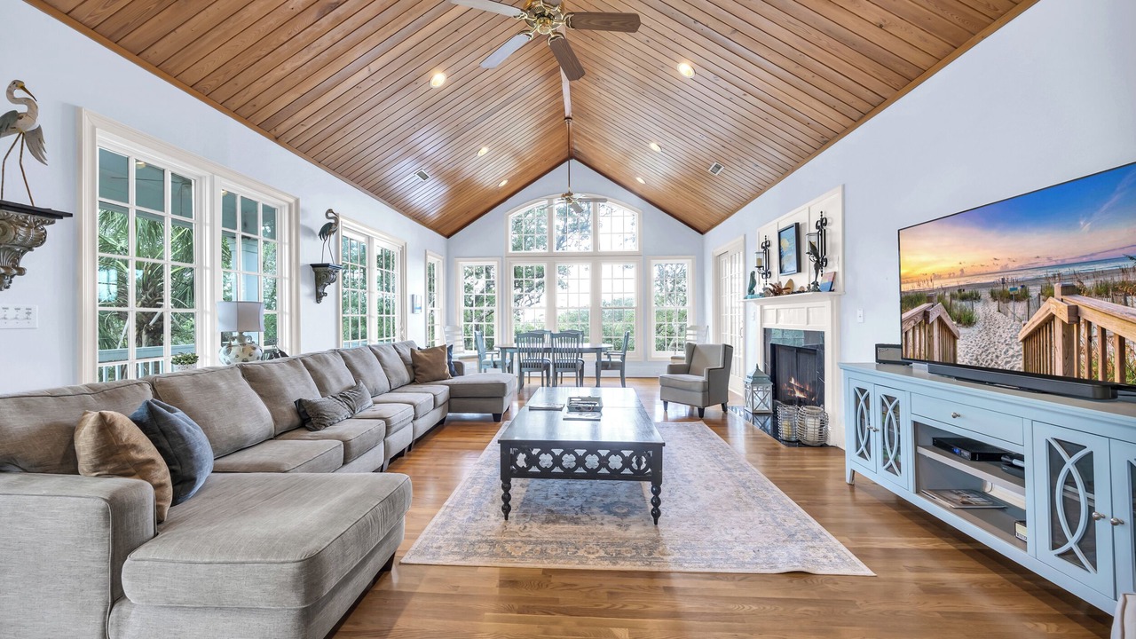 Photo of Livingroom in Debordieu Colony