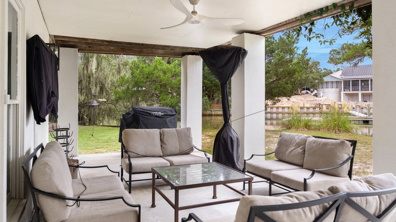 Photo of Patio Balcony in Debordieu Colony