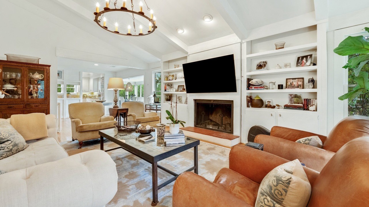 Photo of Livingroom in Debordieu Colony