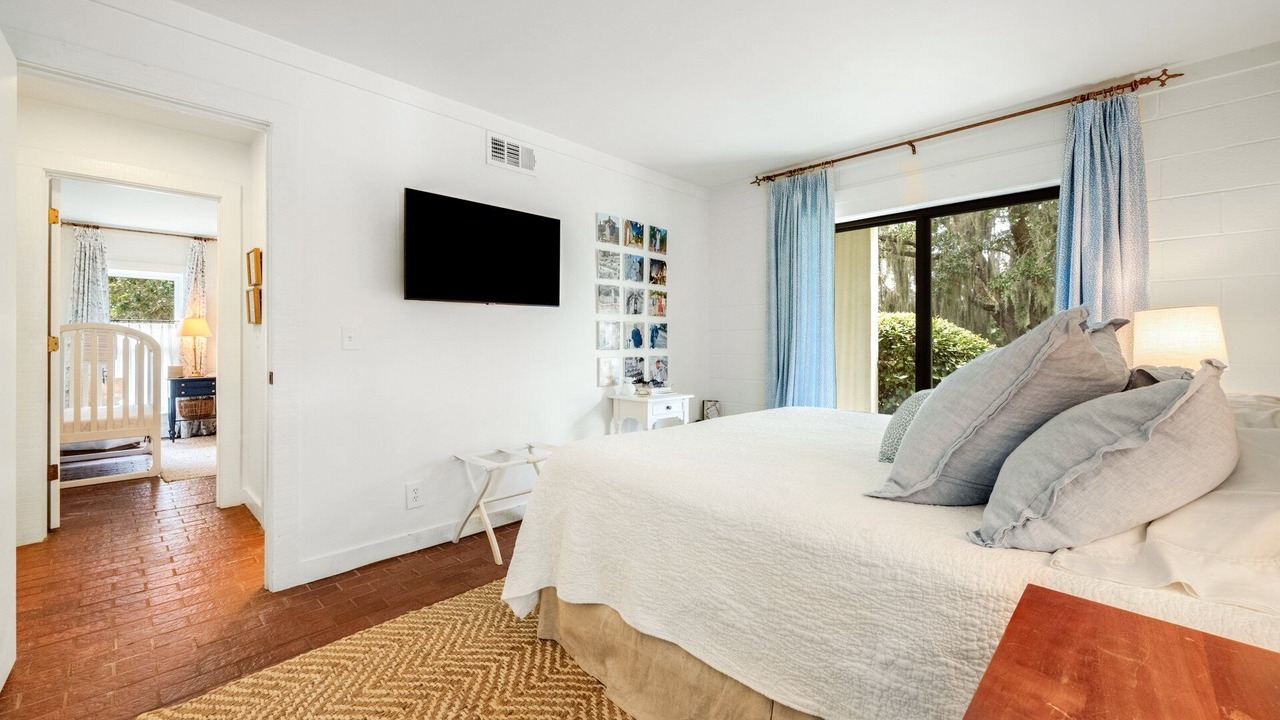 Photo of Bedroom in Debordieu Colony