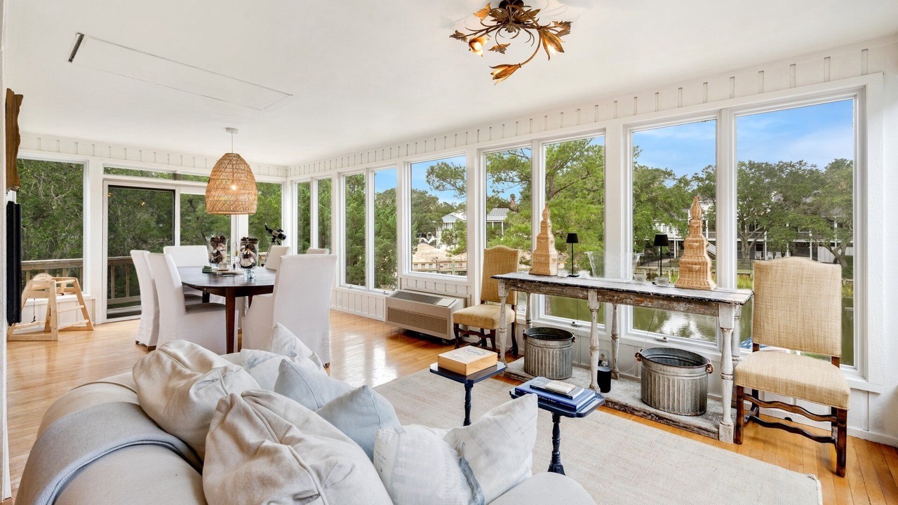 Photo of Livingroom in Debordieu Colony