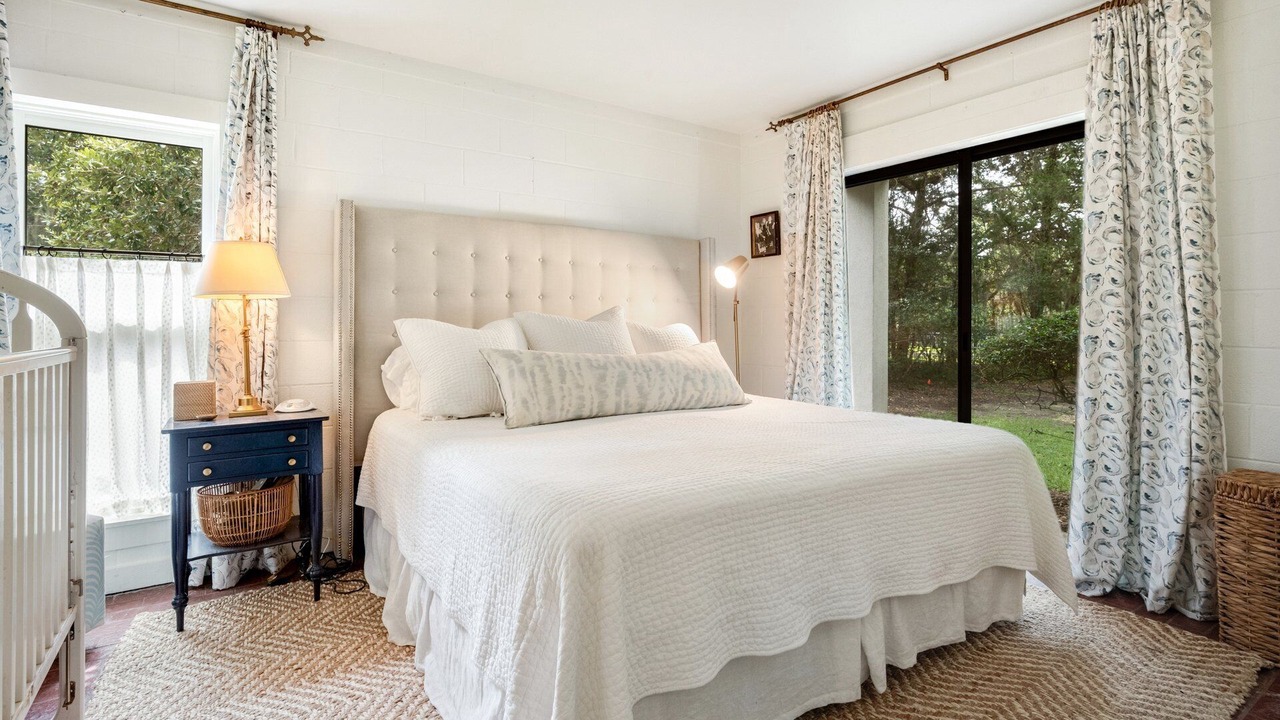 Photo of Bedroom in Debordieu Colony