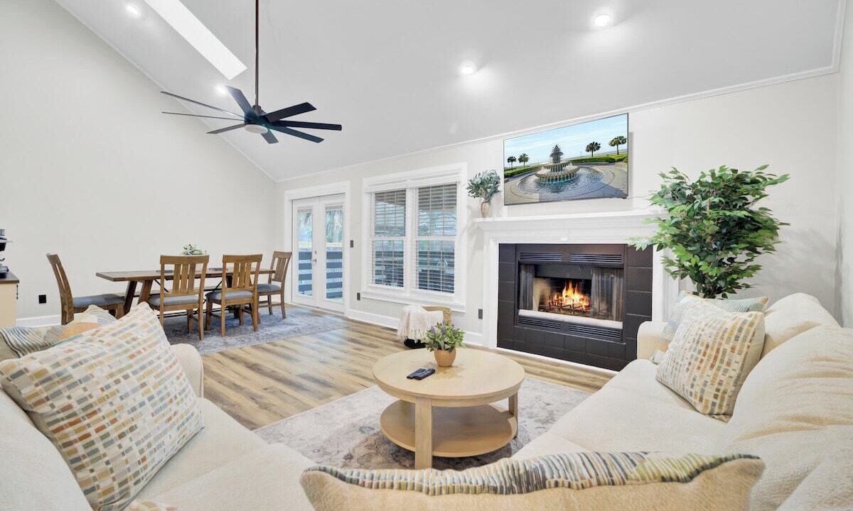 Photo of Livingroom in North Charleston