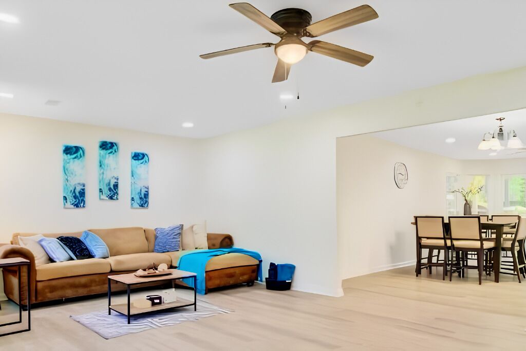 Photo of Livingroom in Summerville Historic District