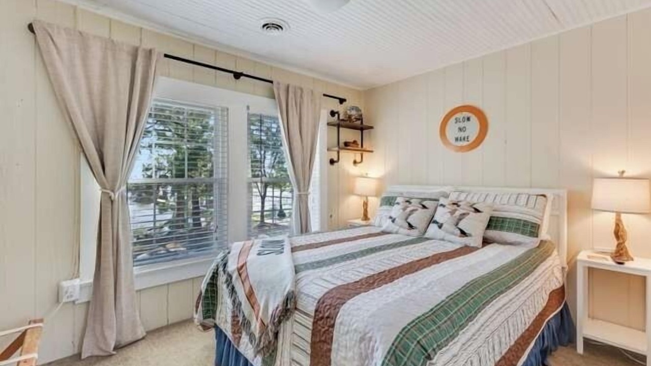 Photo of Bedroom in Lake Waccamaw