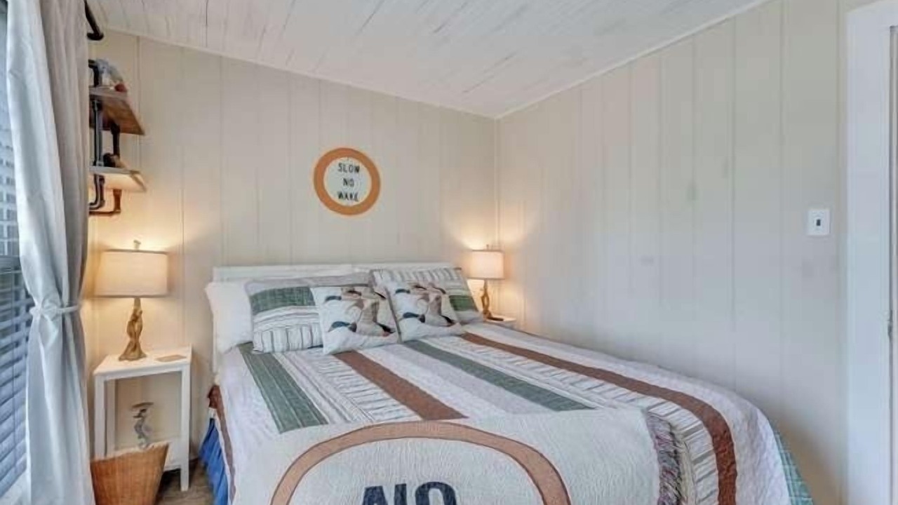 Photo of Bedroom in Lake Waccamaw