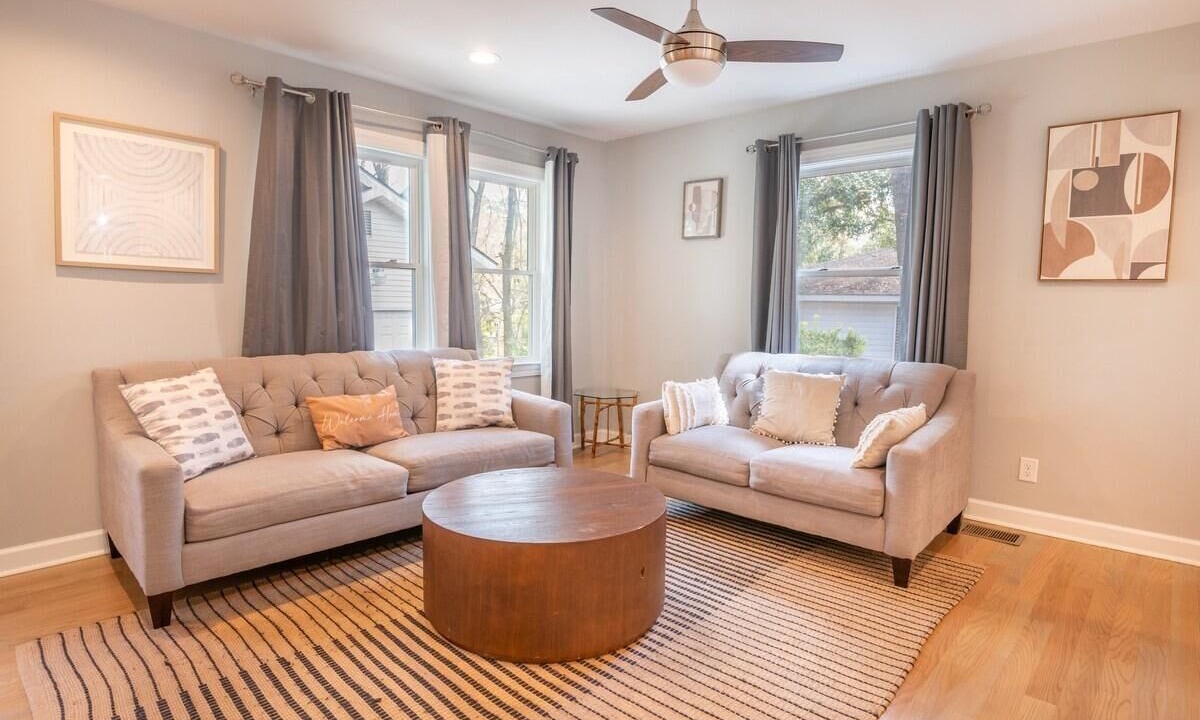 Photo of Livingroom in Hanahan