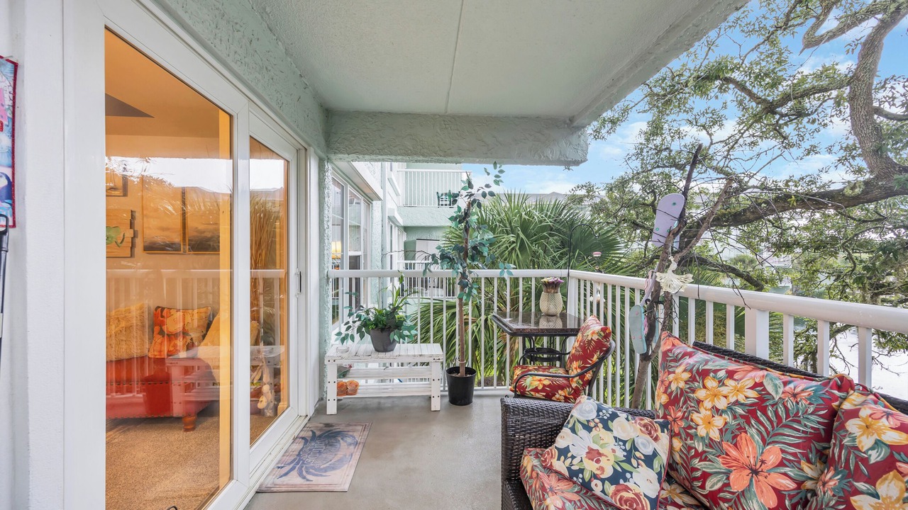 Photo of Patio Balcony in North Litchfield Beach