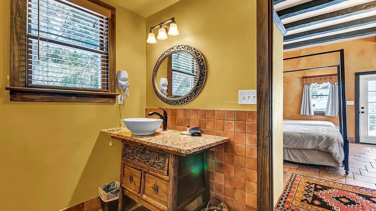 Photo of Bathroom in Summerville Historic District
