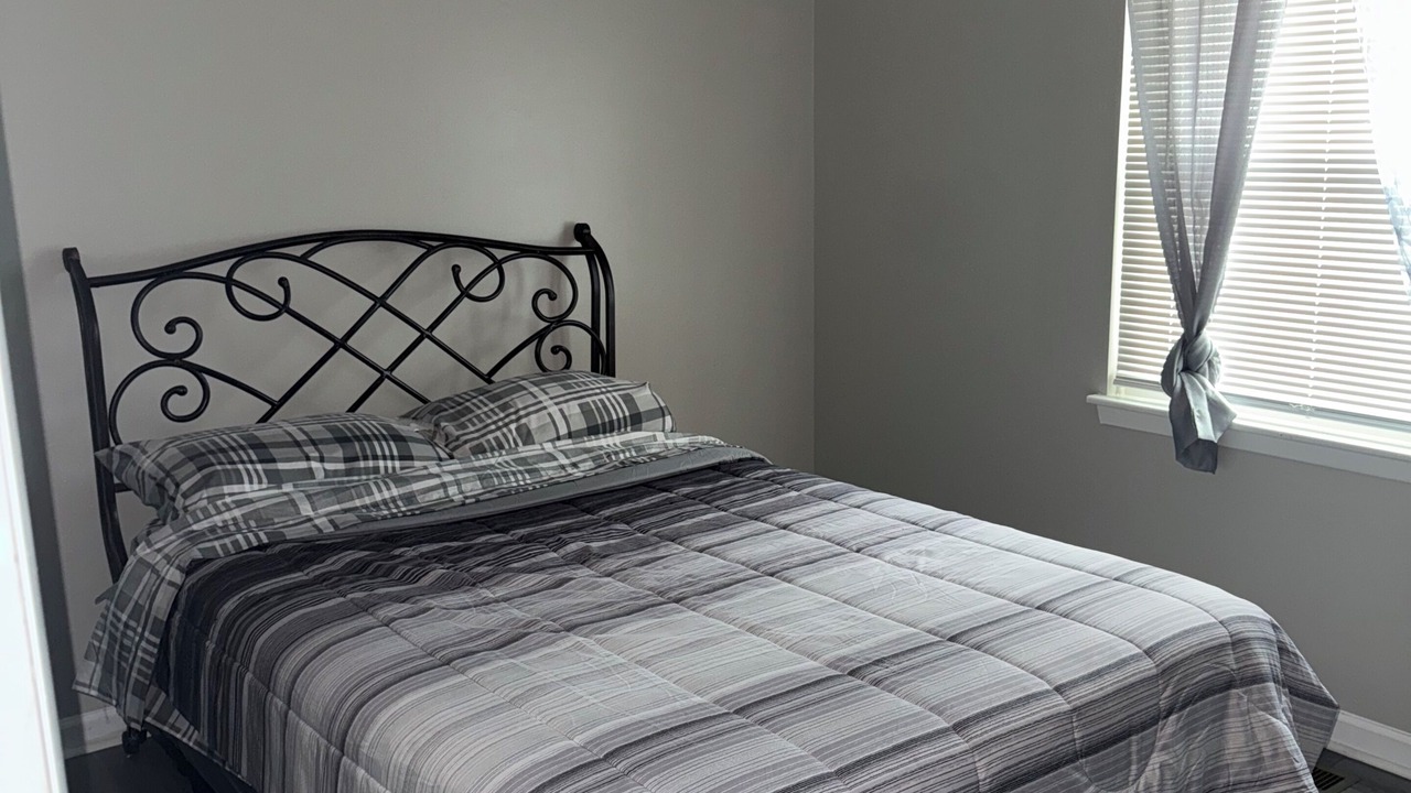 Photo of Bedroom in Elon College