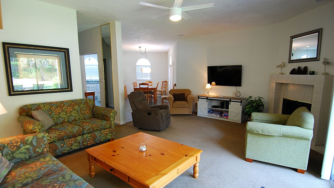 Photo of Livingroom in Arcadian Shores