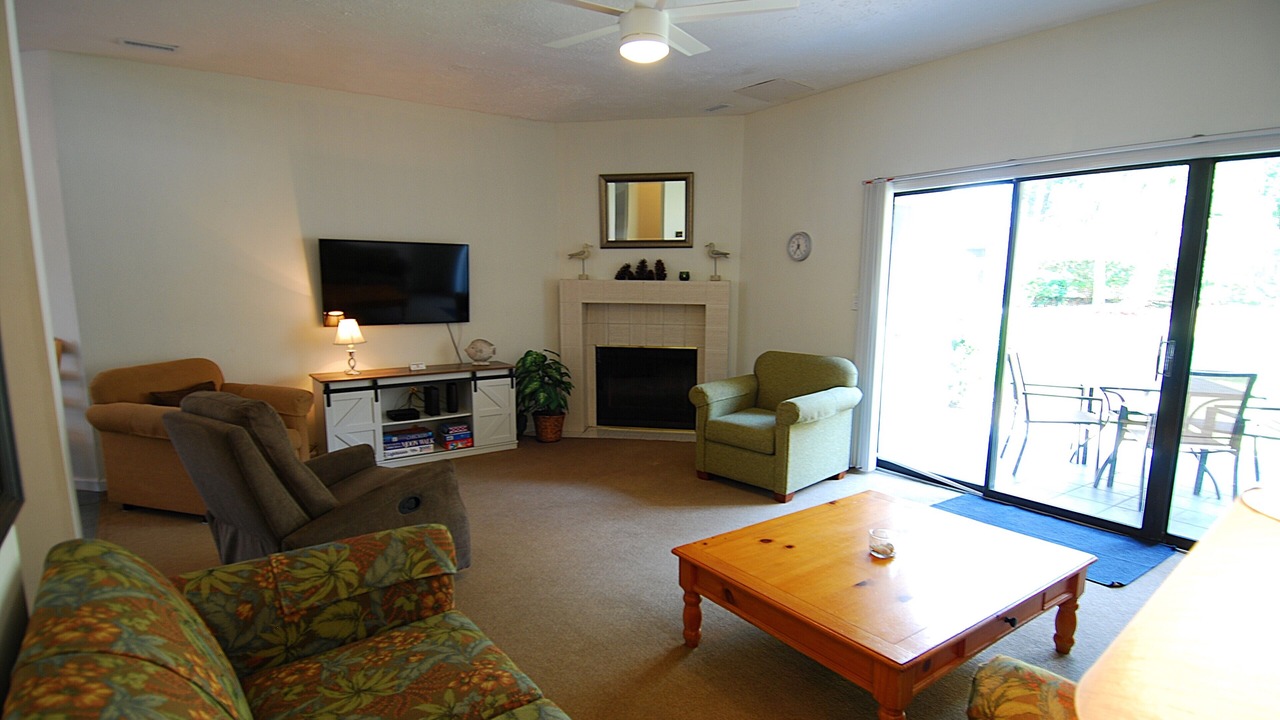 Photo of Livingroom in Arcadian Shores