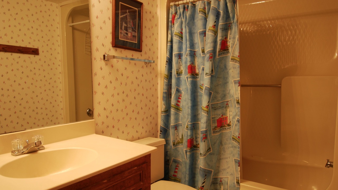 Photo of Bathroom in Arcadian Shores