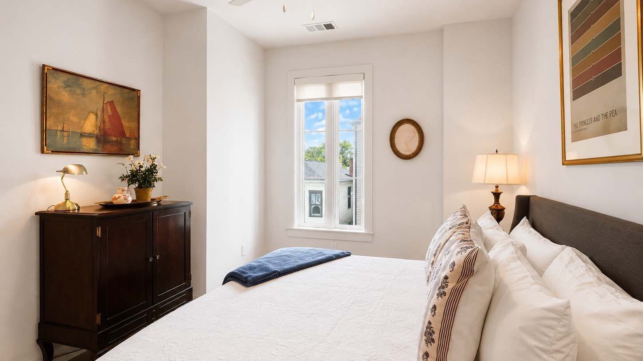 Photo of Bedroom in Metropolitan