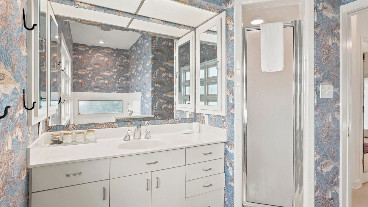 Photo of Bathroom in Debordieu Colony