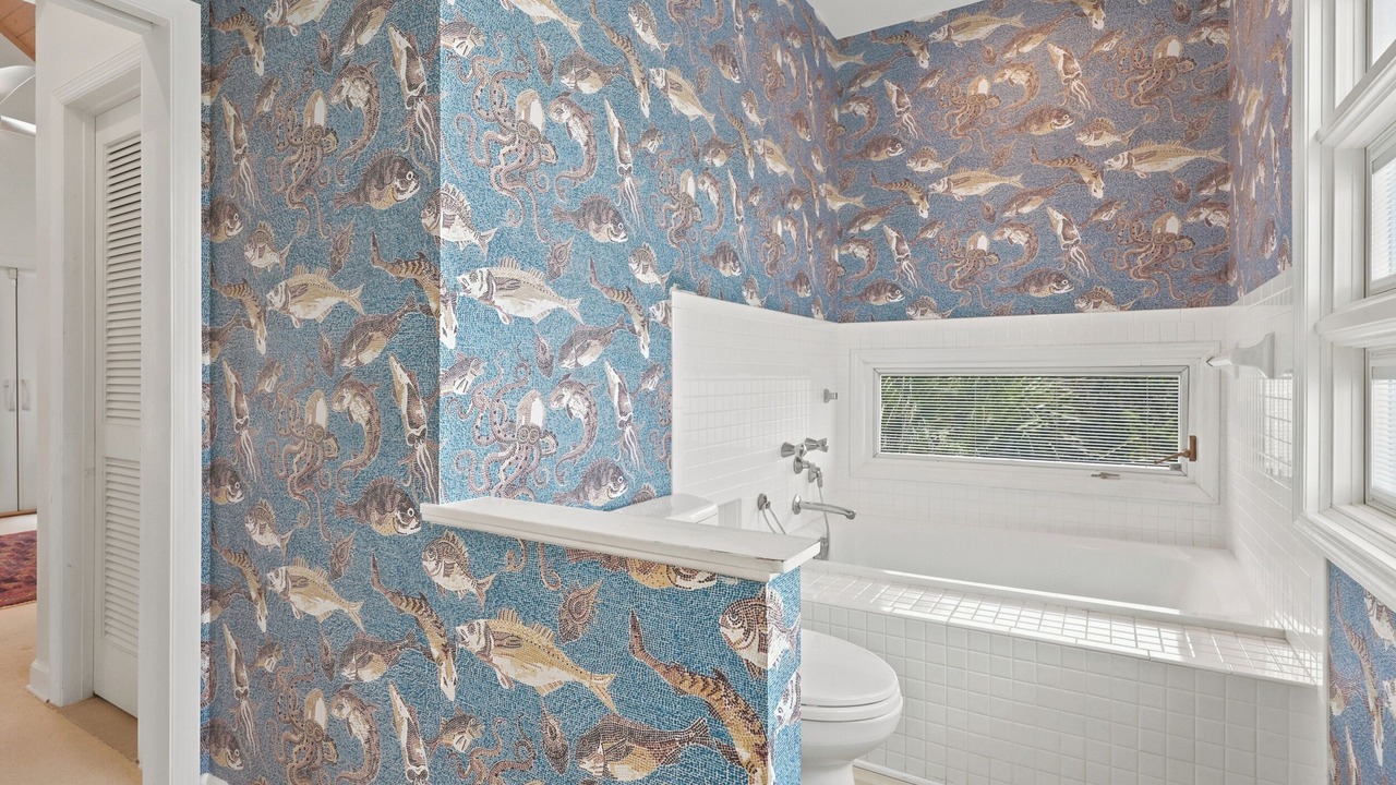Photo of Bathroom in Debordieu Colony