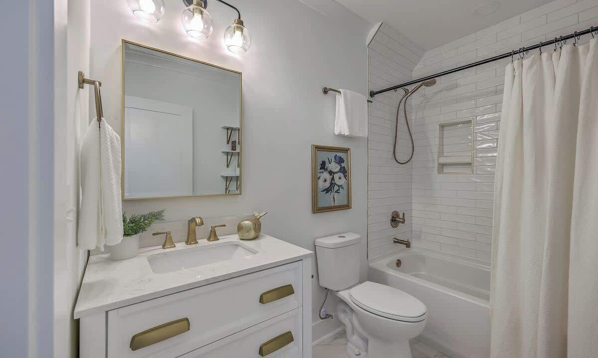 Photo of Bathroom in Cannonborough Elliotborough