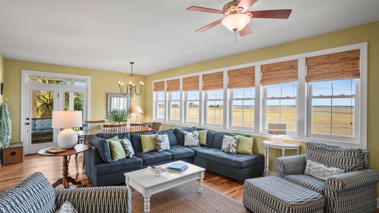 Photo of Livingroom in Oceanmarsh Subdivision