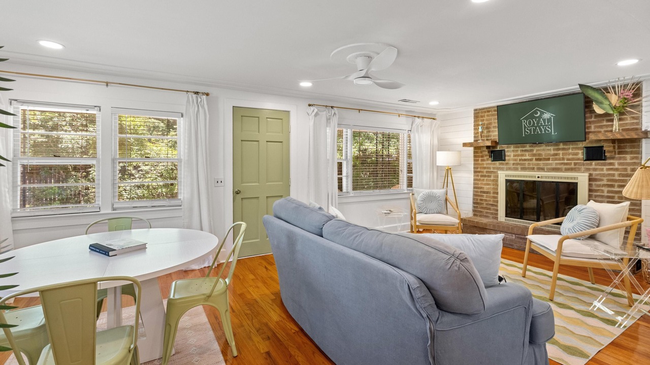 Photo of Livingroom in Mount Pleasant
