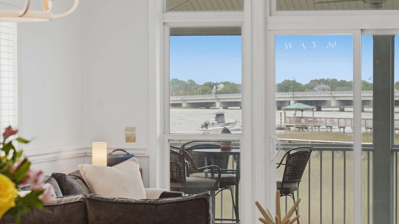 Photo of Livingroom in Waters Edge