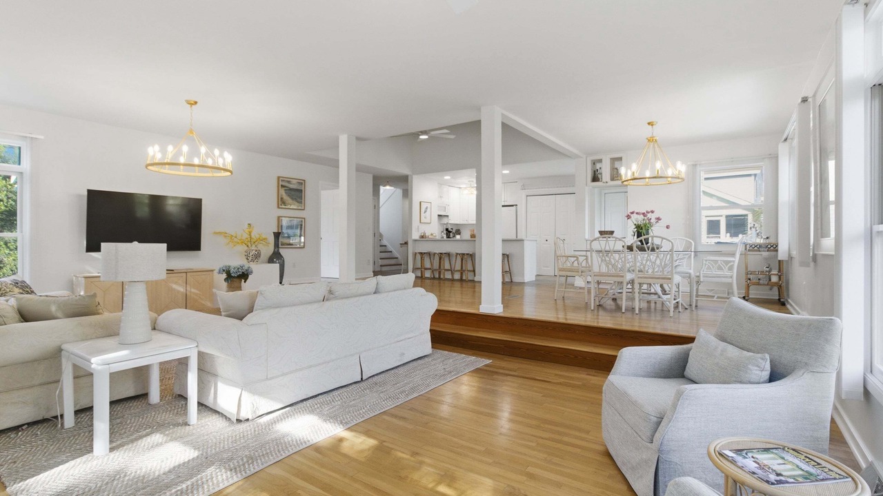 Photo of Livingroom in Pelican Bay