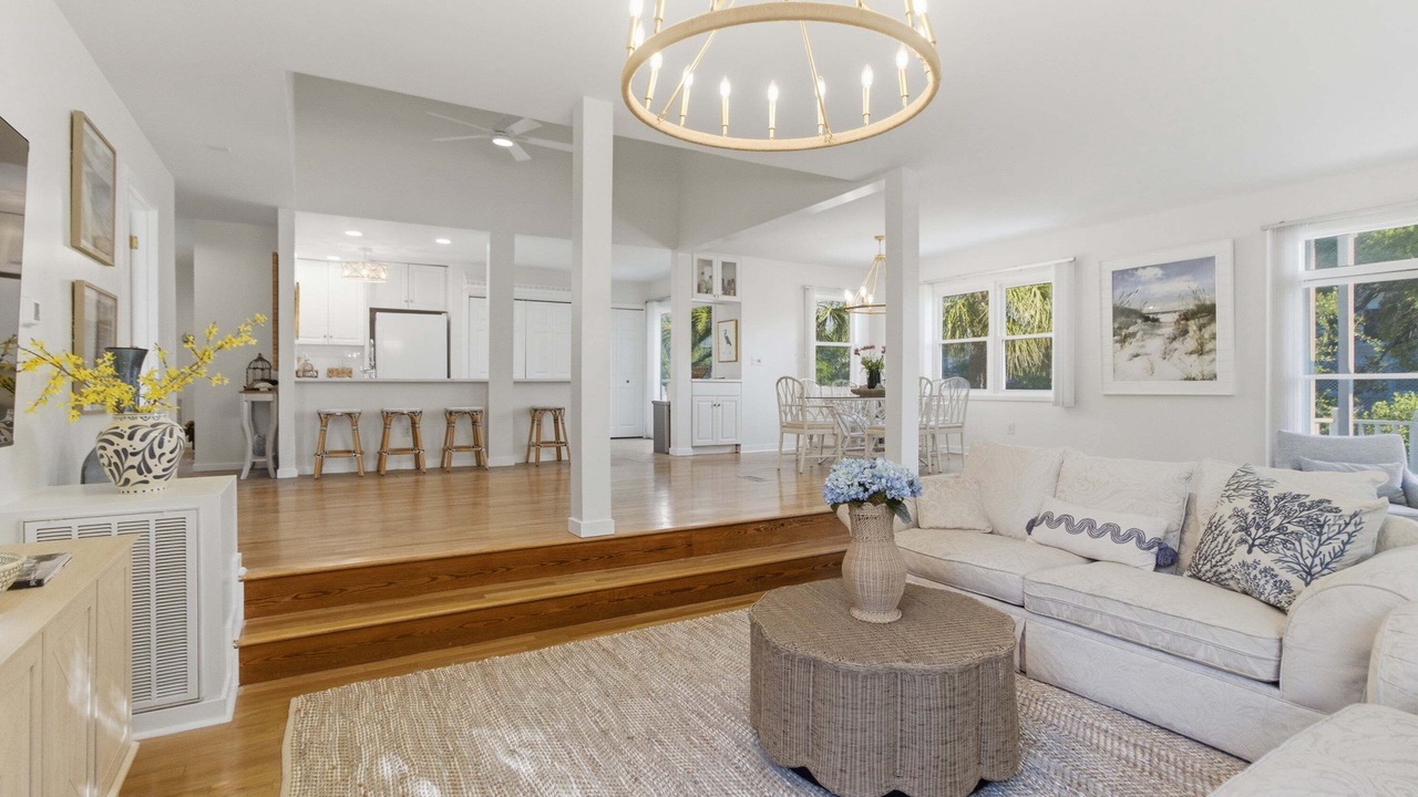 Photo of Livingroom in Pelican Bay