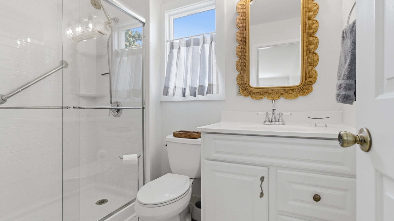 Photo of Bathroom in Pelican Bay