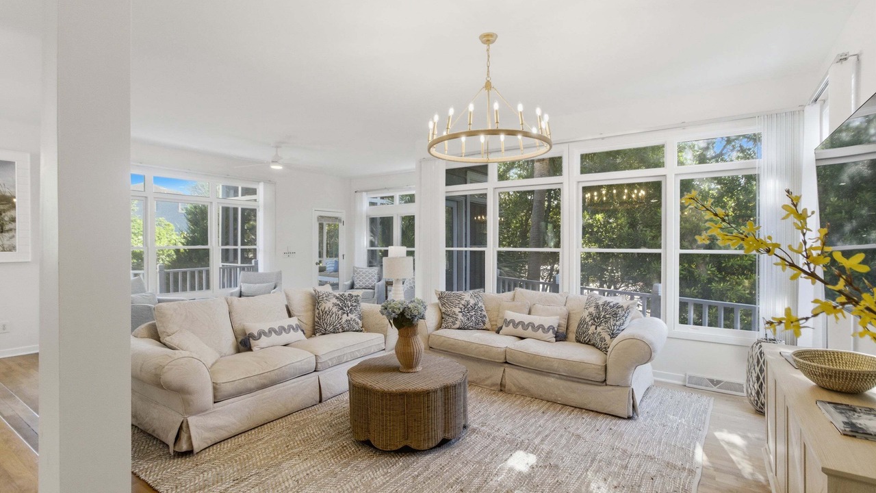 Photo of Livingroom in Pelican Bay