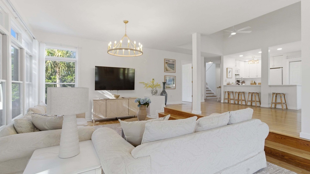 Photo of Livingroom in Pelican Bay