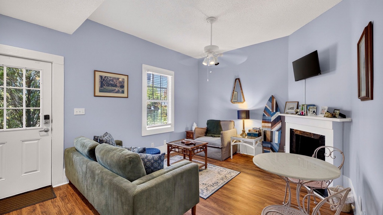 Photo of Livingroom in Beach Institute