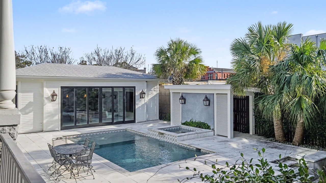 Photo of Outdoor in Metropolitan