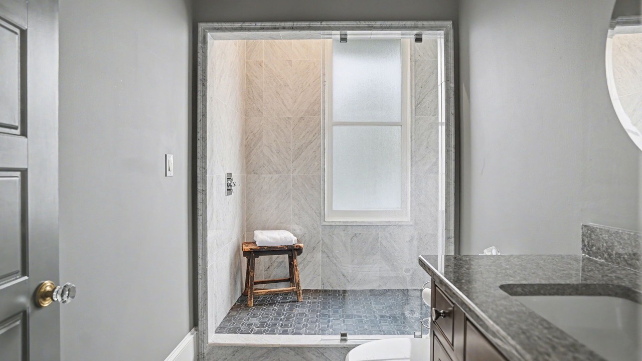 Photo of Bathroom in Metropolitan