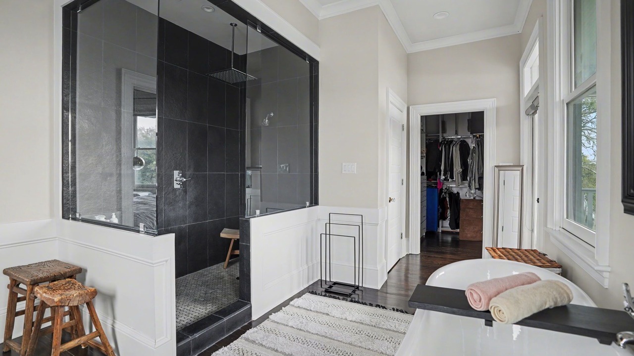Photo of Bathroom in Metropolitan