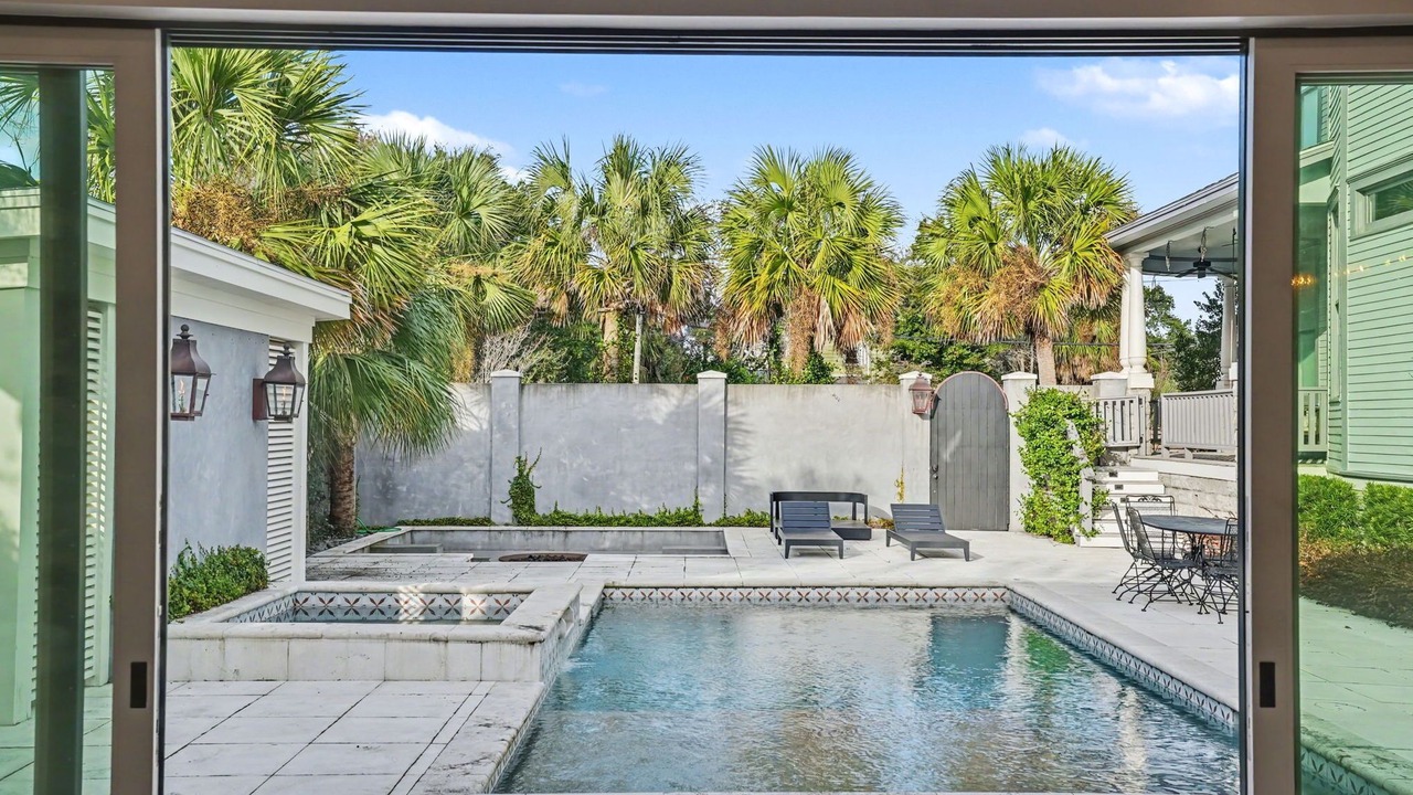 Photo of Outdoor in Metropolitan