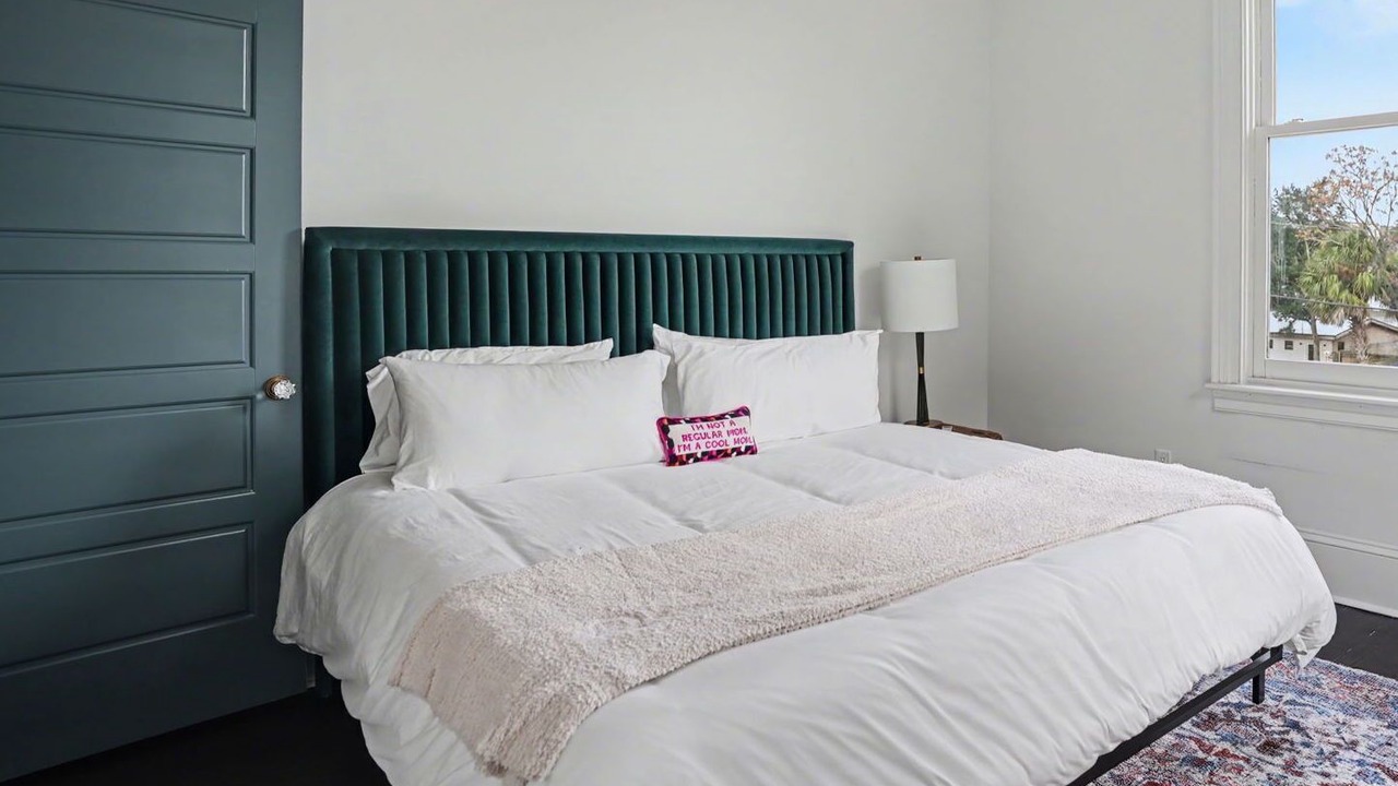 Photo of Bedroom in Metropolitan