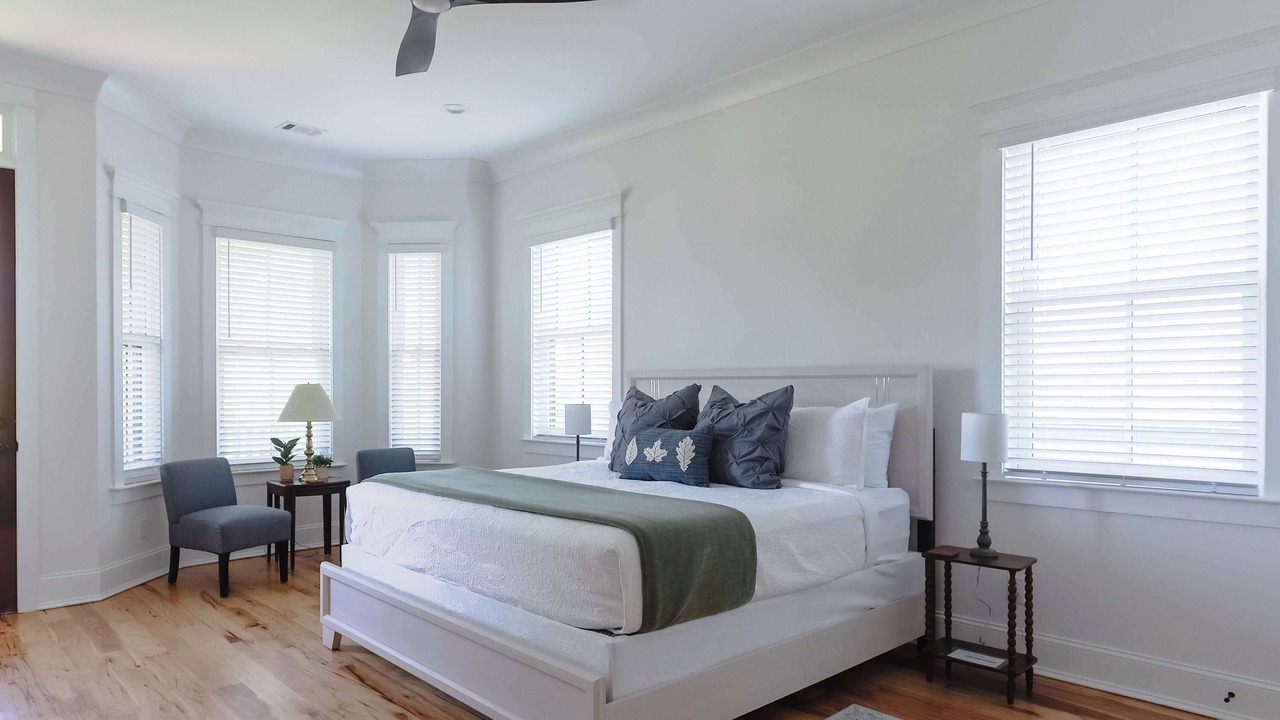 Photo of Bedroom in Metropolitan