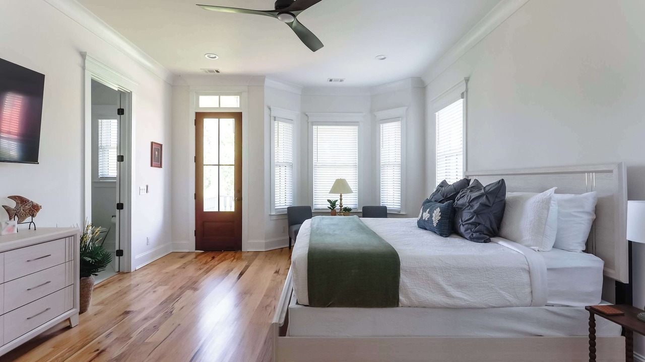 Photo of Bedroom in Metropolitan