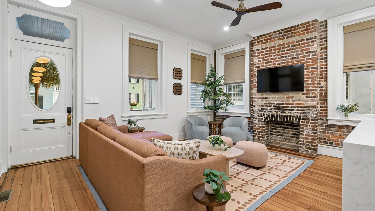 Photo of Livingroom in Charleston Historic District