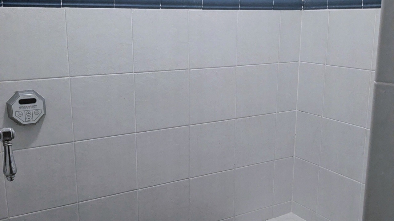 Photo of Bathroom in Melrose on the Beach