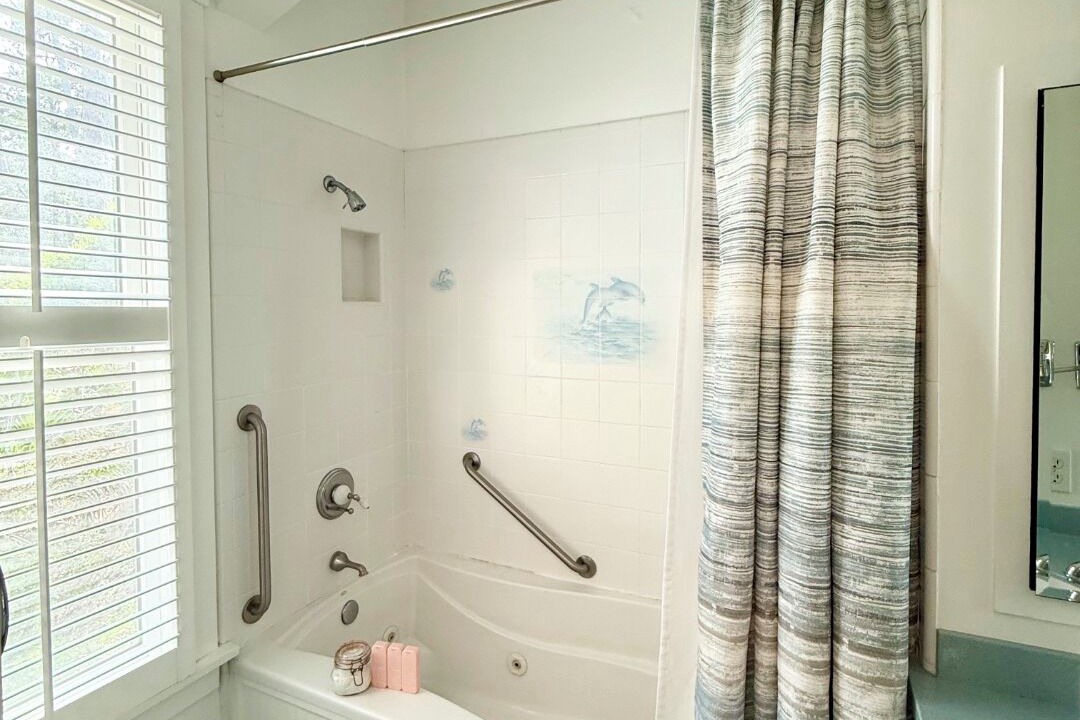 Photo of Bathroom in Melrose on the Beach