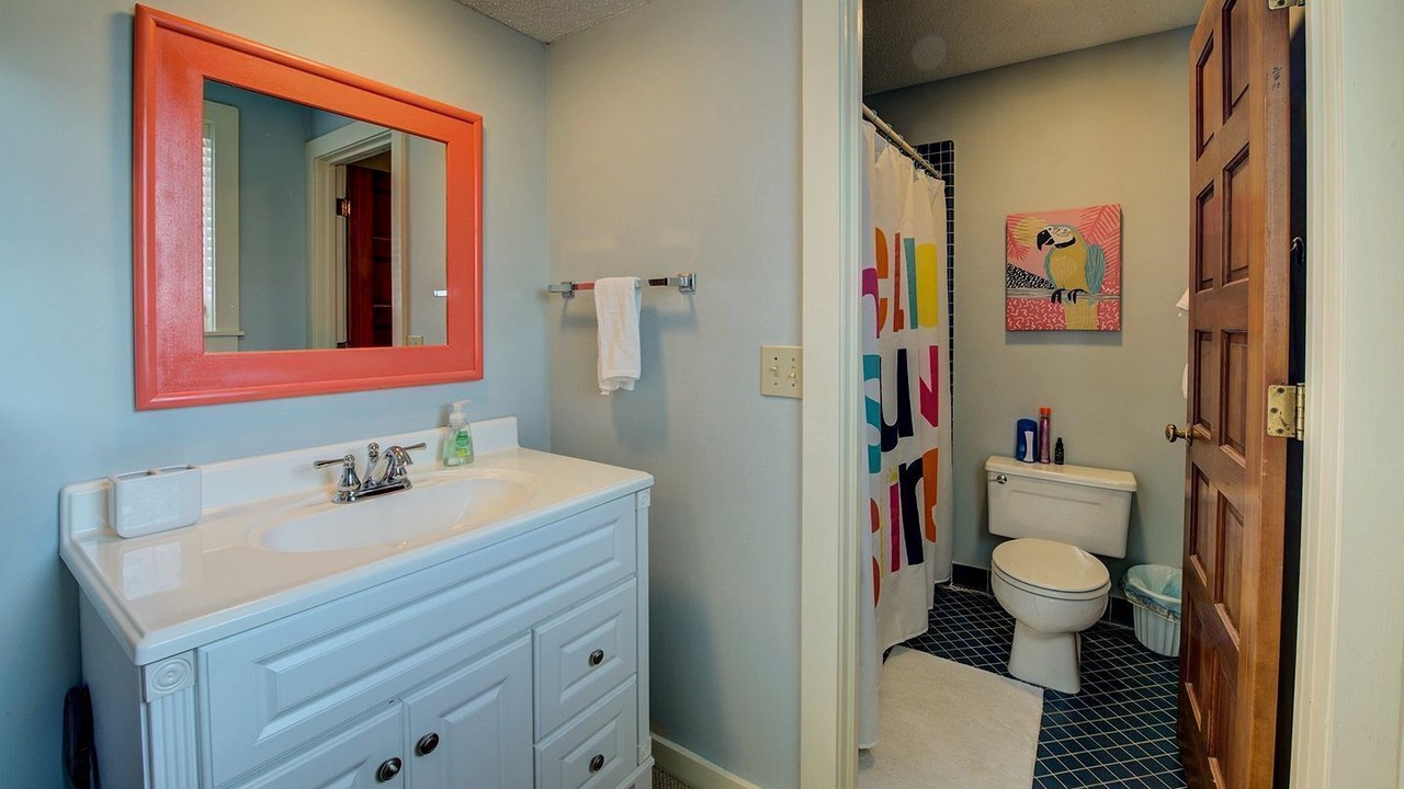 Photo of Bathroom in Debordieu Colony