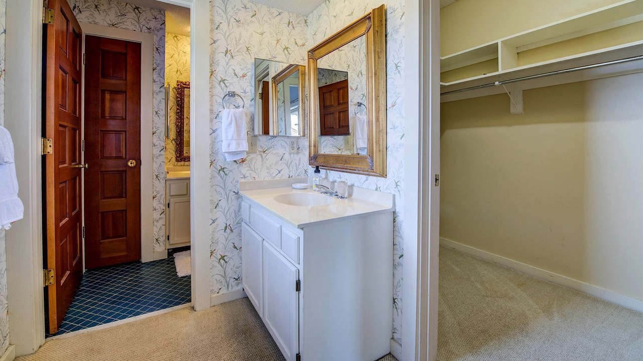 Photo of Bathroom in Debordieu Colony