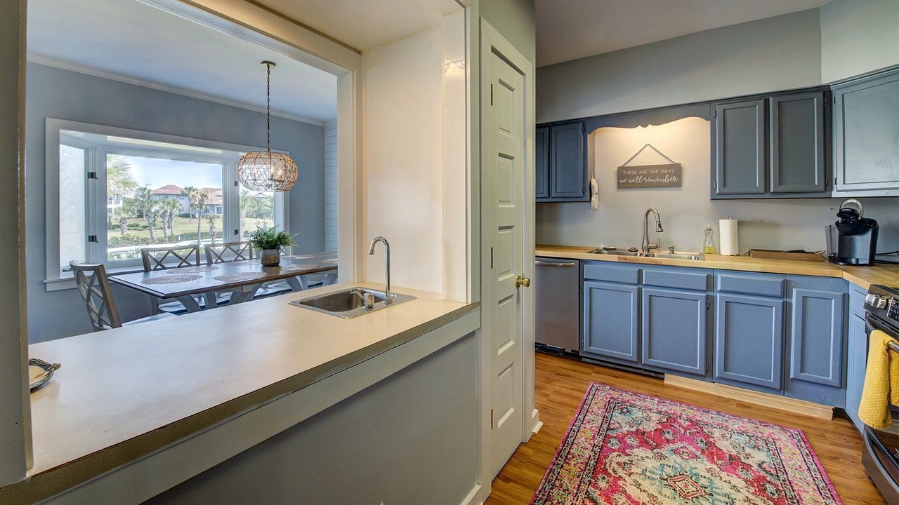 Photo of Kitchen in Debordieu Colony