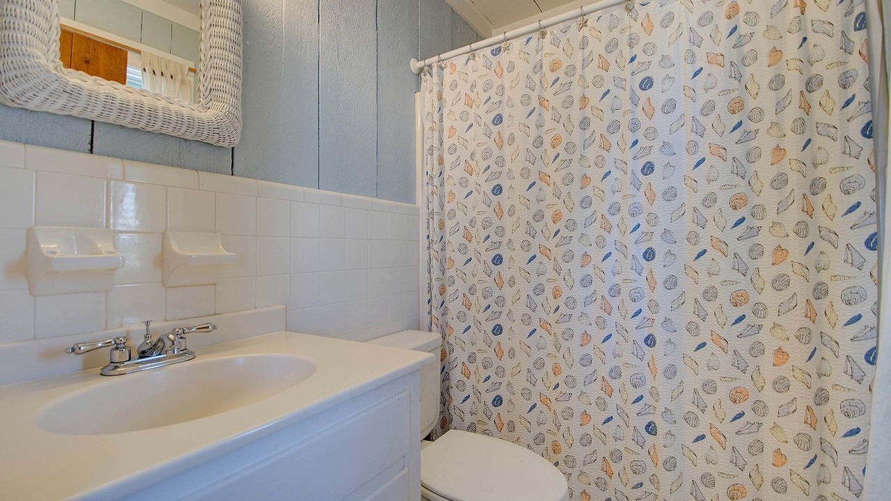 Photo of Bathroom in Debordieu Colony