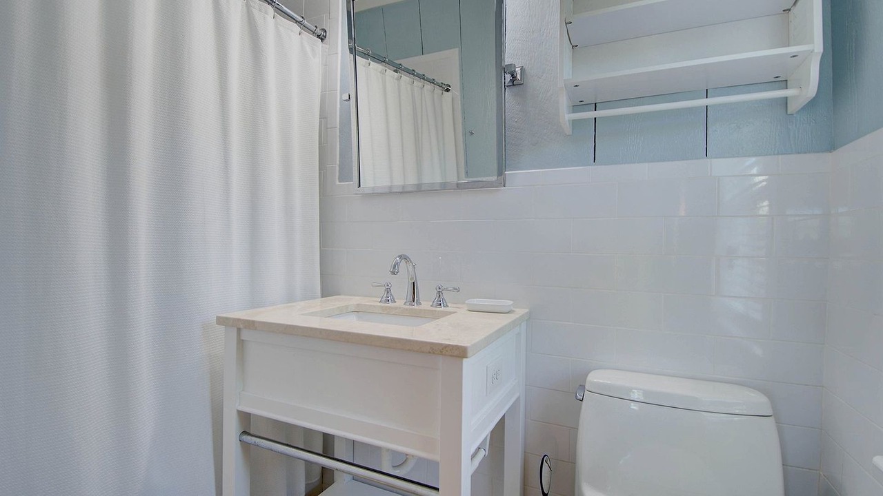 Photo of Bathroom in Debordieu Colony