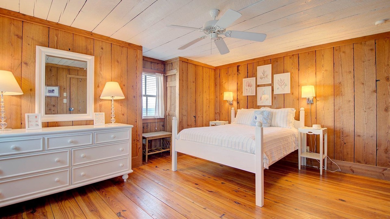 Photo of Bedroom in Debordieu Colony