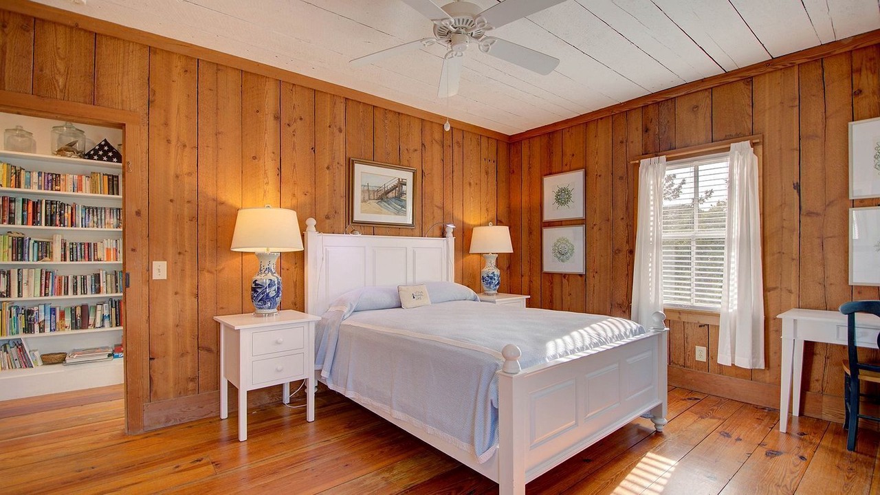Photo of Bedroom in Debordieu Colony