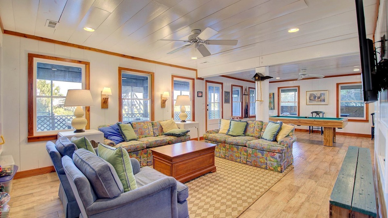 Photo of Livingroom in Debordieu Colony