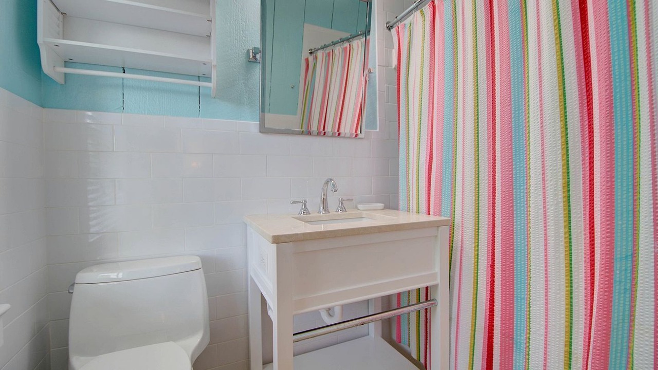 Photo of Bathroom in Debordieu Colony